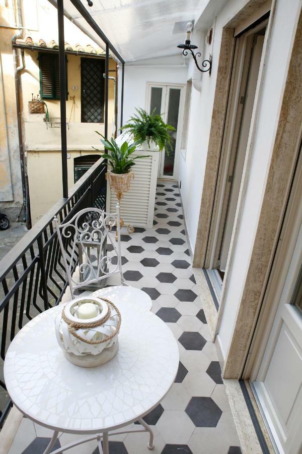 לוקה Luxury Apartment Residence La Fontana מראה חיצוני תמונה